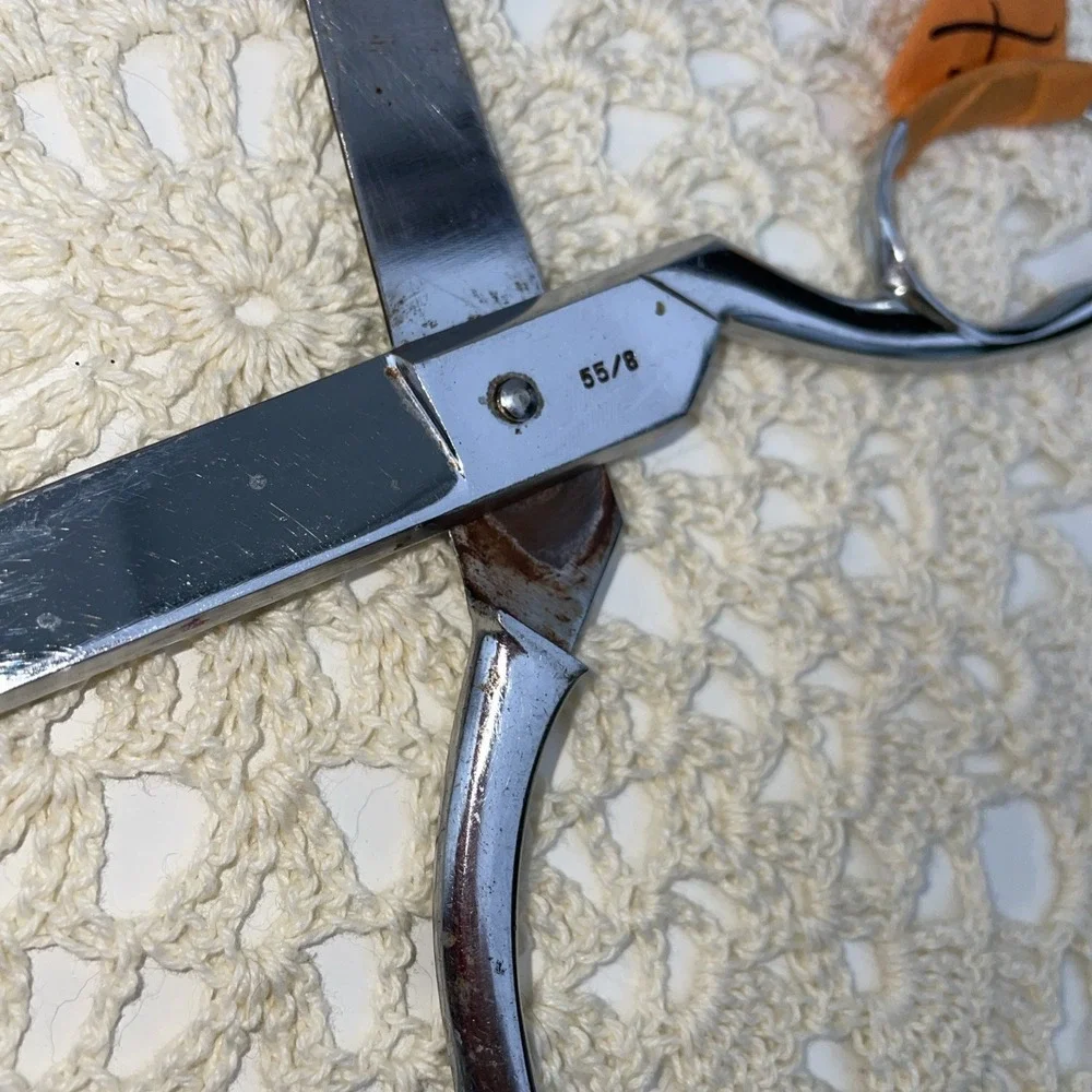 Vintage Triomphe 55/8 sewing scissors 4